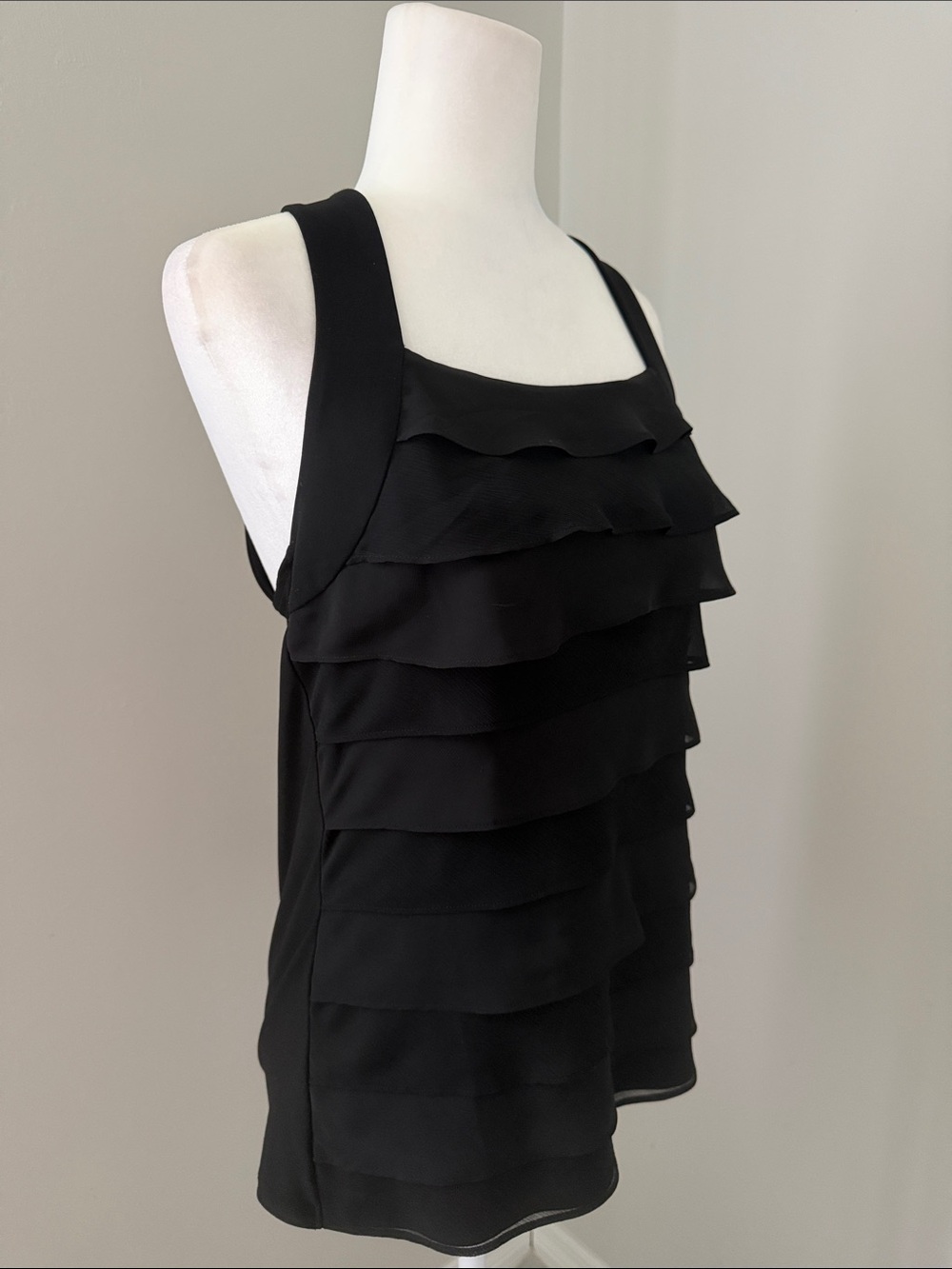 WHITE HOUSE BLACK MARKET Black Tiered Ruffle Sleeveless Top Size Medium - Picture 7 of 13